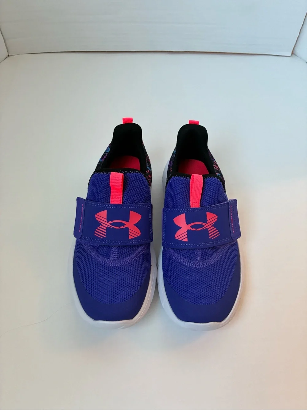 Girls UNDER ARMOUR Tennis Shoes 3 - Picture 4 of 7